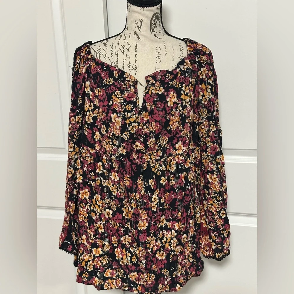 Angie Floral Blouse - Black and Pink - Picture 2 of 8